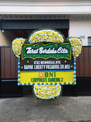 Papan Bunga Duka di Gunung Mas