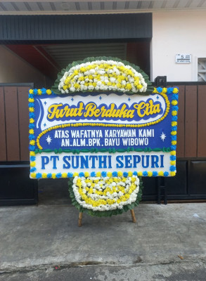 Papan Bunga Duka di Gunung Mas