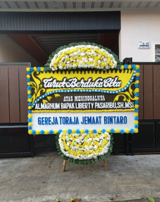 Papan Bunga Duka di Gunung Mas