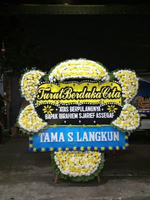 Papan Bunga Duka di Gunung Mas