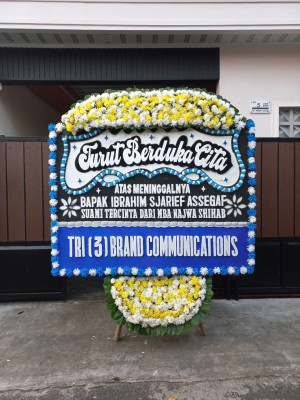 Papan Bunga Duka di Gunung Mas